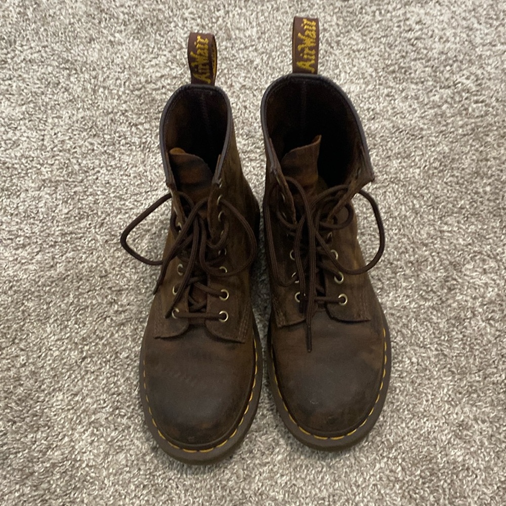 Brown leather lace up doc martens; US Men size 6/US Women size 8